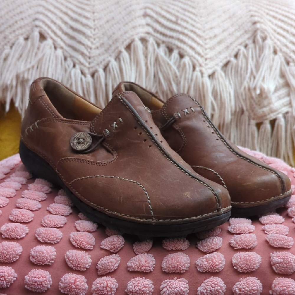 Clarks Women's Tan Leather Loafers